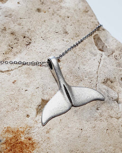 fabelFrau Kette Moby Dick - Kette aus Edelstahl in Silber und Anhänger "Walfluke" in Silber - fabelFrau LIMITED Edition